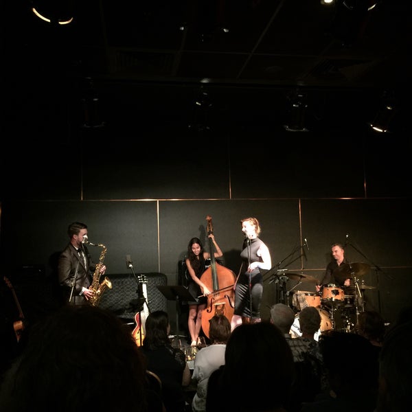 Foto tomada en The Ellington Jazz Club  por Nan B. el 3/28/2015