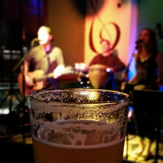 Foto diambil di Abbotts Bar &amp; Grill oleh David O. pada 7/20/2014