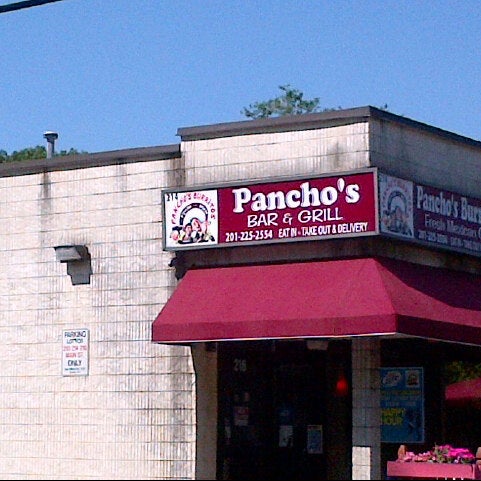 Das Foto wurde bei Pancho&#39;s Burritos von B n H am 6/15/2013 aufgenommen