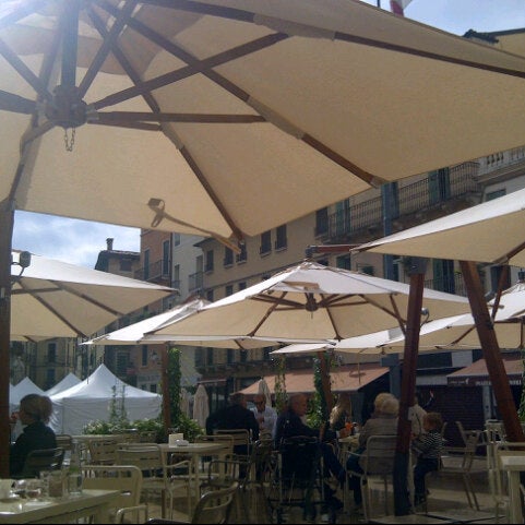 Foto diambil di Ristorante Caffé Garibaldi oleh Fratelli A. pada 9/30/2012