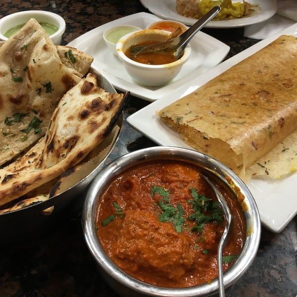 Foto scattata a Bhanu&#39;s Indian Grocery &amp; Cuisine da Kelly H. il 5/8/2016