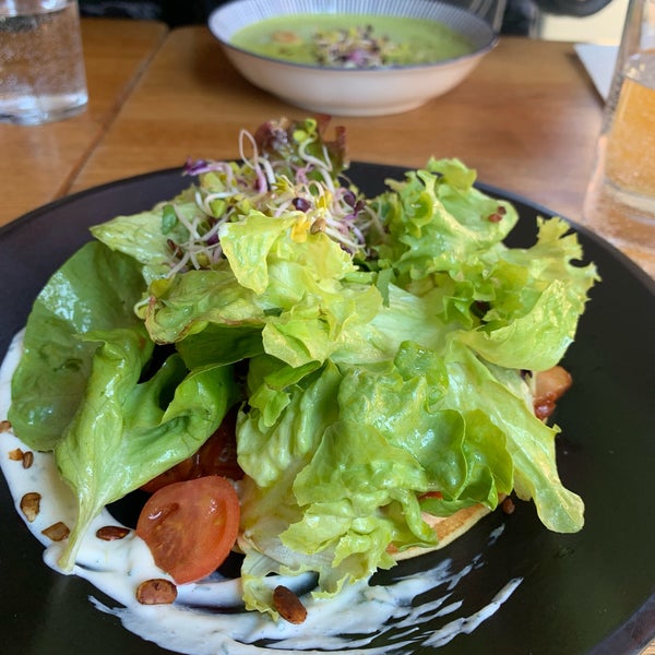 3/21/2019 tarihinde Kelly H.ziyaretçi tarafından Gratitude Restaurant'de çekilen fotoğraf