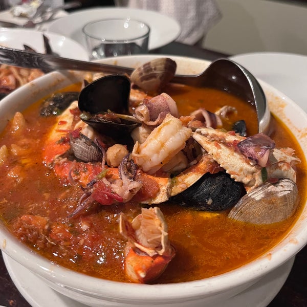 Das Foto wurde bei Sotto Mare Oysteria &amp; Seafood Restaurant von MJ K. am 10/8/2022 aufgenommen