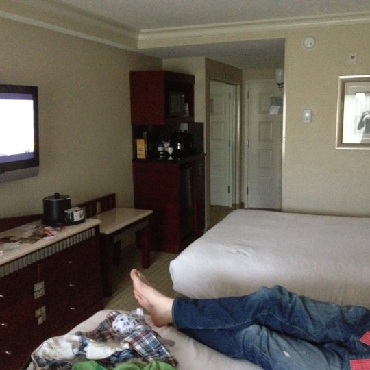 Foto diambil di Radisson Hotel Orlando - Lake Buena Vista oleh Nadine S. pada 10/4/2012