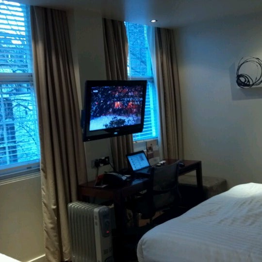 Снимок сделан в DoubleTree by Hilton Hotel London - West End пользователем ᴡᴡᴡ.Bob.pwho.ru E. 12/30/2012
