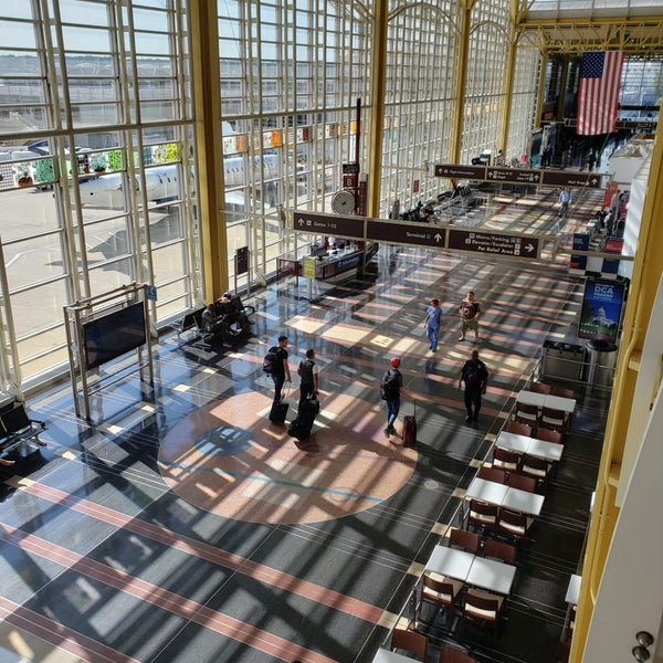 Photo taken at Ronald Reagan Washington National Airport (DCA) by ᴡᴡᴡ.Bob.pwho.ru E. on 6/5/2019