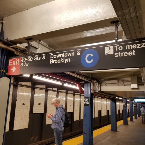 รูปภาพถ่ายที่ MTA Subway - 50th St (C/E) โดย ᴡᴡᴡ.Bob.pwho.ru E. เมื่อ 4/28/2018