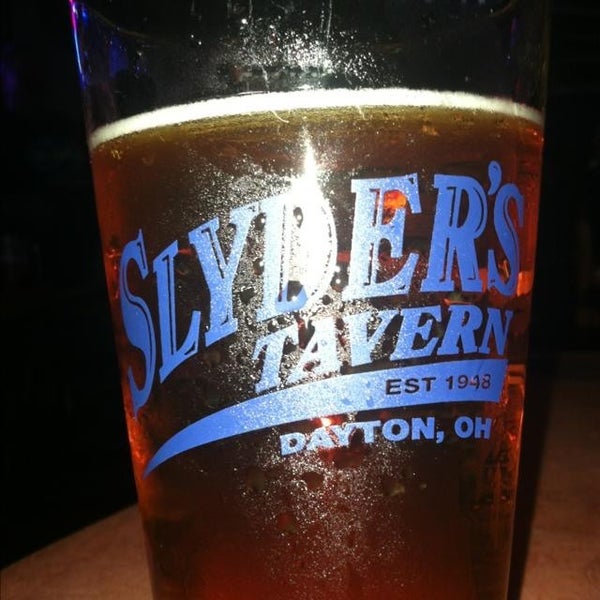 รูปภาพถ่ายที่ Slyder&#39;s Tavern โดย Rei เมื่อ 8/17/2013
