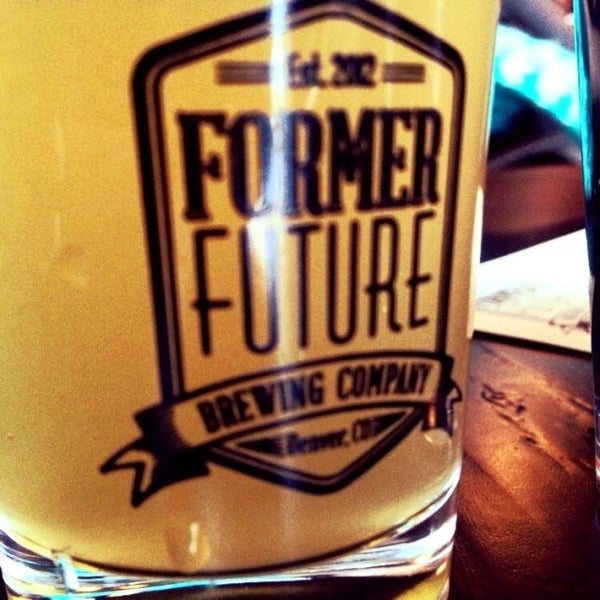 Foto tomada en Former Future Brewing Company  por Cynthia W. el 2/1/2014