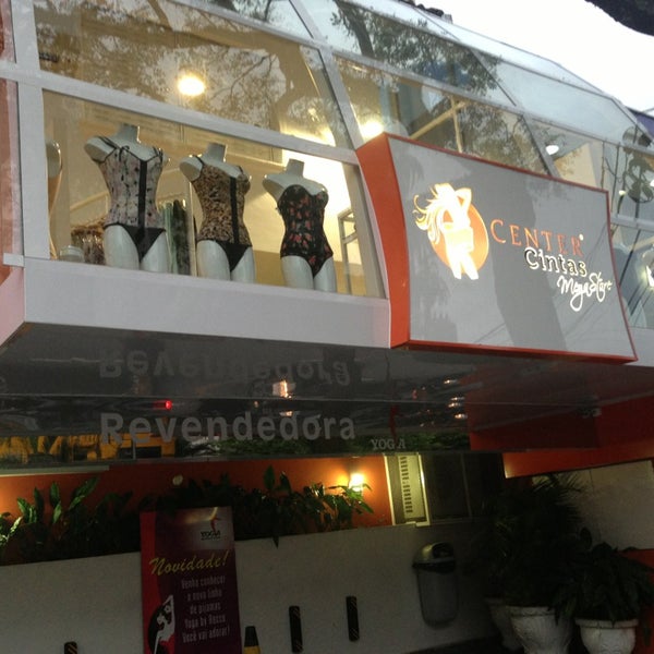 รูปภาพถ่ายที่ Center Cintas - Mega Store โดย Newton C. เมื่อ 6/11/2013