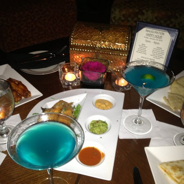 1/18/2013 tarihinde Luis T.ziyaretçi tarafından LiLLiES Restaurant &amp; Bar'de çekilen fotoğraf