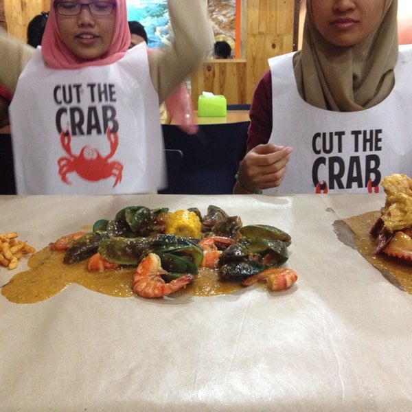 Photo taken at Cut The Crab by Reni P. on 10/7/2014