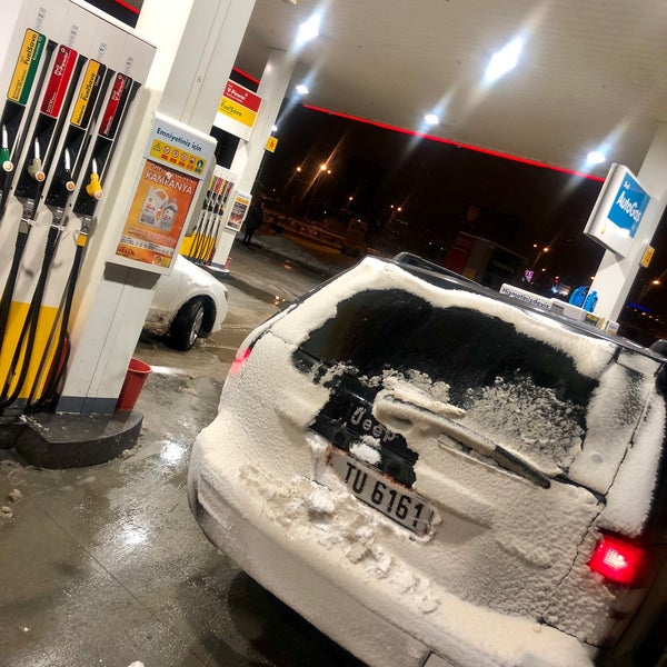 Photo taken at Shell by by.kml on 1/8/2019