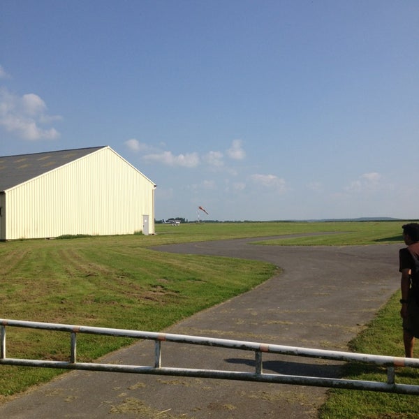 Aérodrome du Plessis Belleville Airport