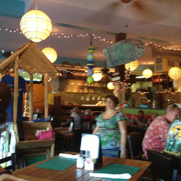 Great quaint local restaurant for family or date. Great seafood place off the beach scene. Lob Lob Mac is the Bomb!!!