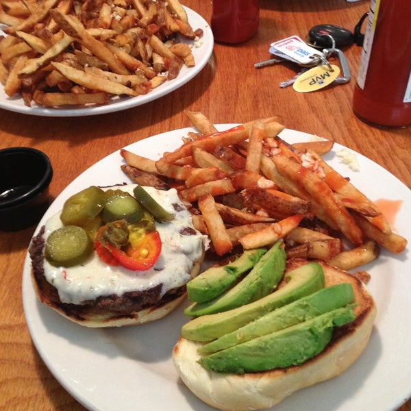 Foto tomada en Tyler&#39;s Restaurant &amp; Taproom  por Alvaro A. el 5/9/2013