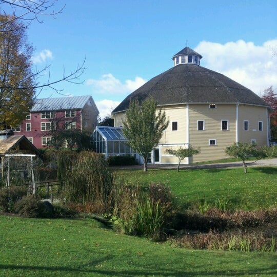 รูปภาพถ่ายที่ The Inn at the Round Barn Farm โดย Becky D. เมื่อ 10/11/2012