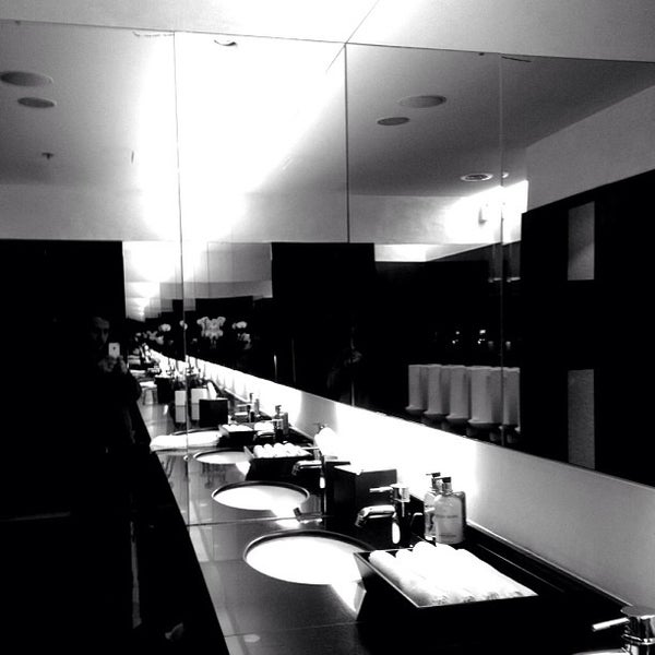 รูปภาพถ่ายที่ The Lounge โดย Celso B. เมื่อ 2/20/2013
