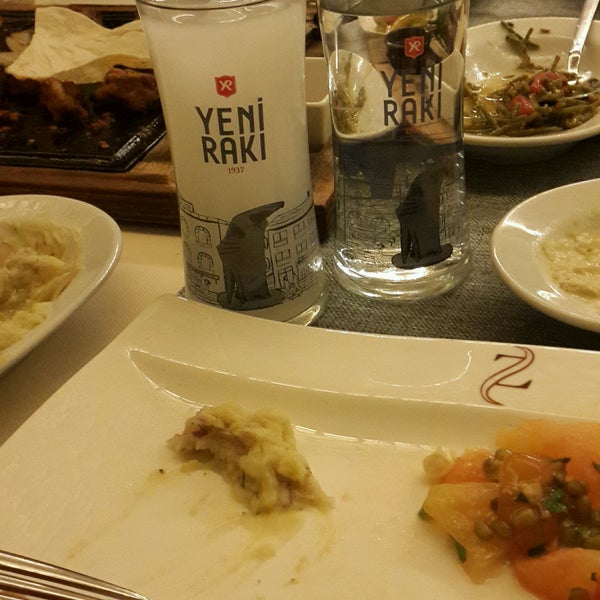 Снимок сделан в Ziyaret Restaurant &amp; Ocakbaşı пользователем Harika 2/10/2017