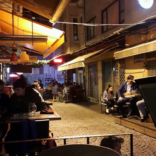 Das Foto wurde bei Ziyaret Restaurant &amp; Ocakbaşı von Harika am 10/10/2016 aufgenommen