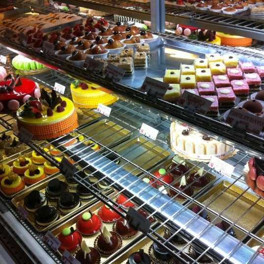 11/16/2012 tarihinde Sharon L.ziyaretçi tarafından Pasticceria Bruno Bakery'de çekilen fotoğraf