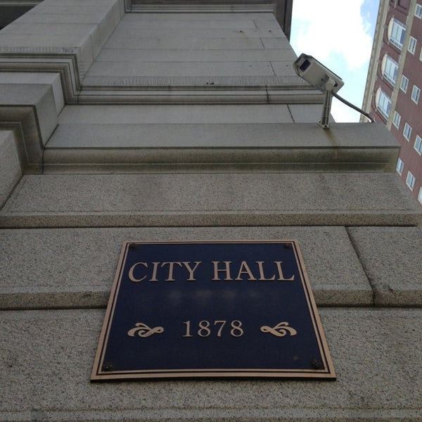 Снимок сделан в Providence City Hall пользователем benjamin d. 5/23/2013