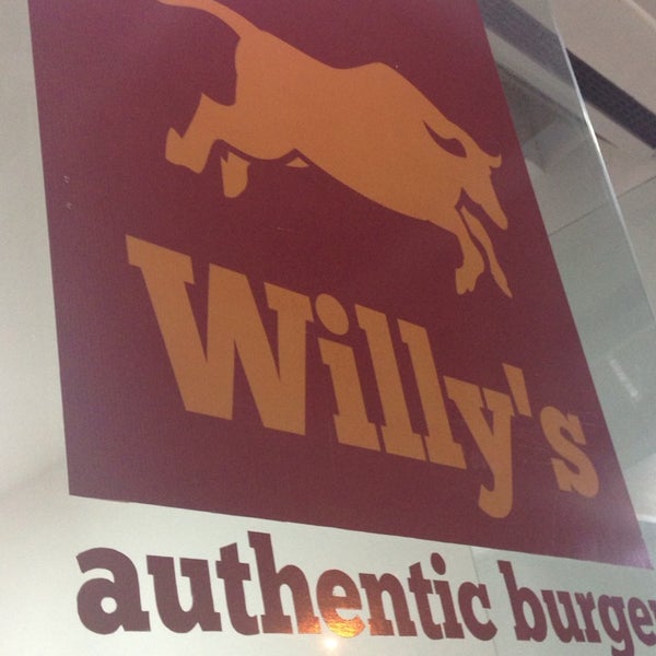 4/6/2014에 Douglas S.님이 Willy&#39;s Authentic Burger에서 찍은 사진