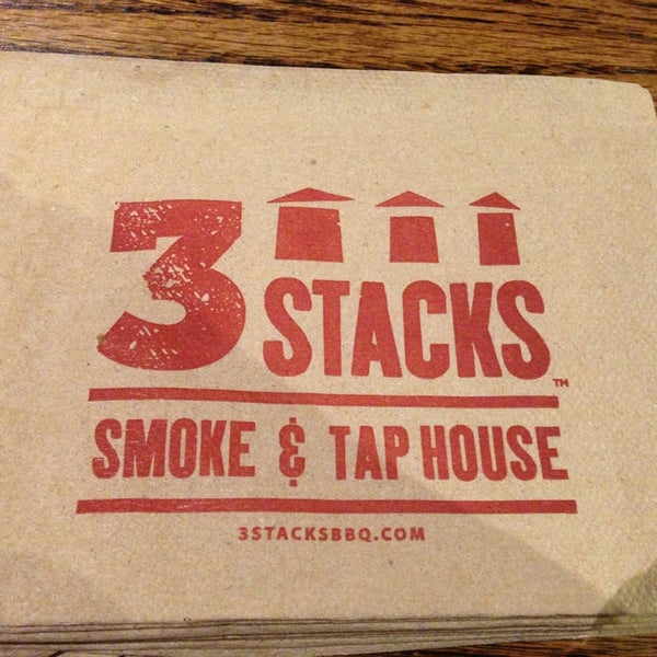 รูปภาพถ่ายที่ 3 Stacks Smoke &amp; Tap House โดย JT H. เมื่อ 2/23/2013