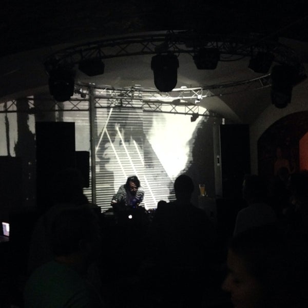 10/4/2014 tarihinde Kosziyaretçi tarafından ORO bar Day&amp;Night'de çekilen fotoğraf