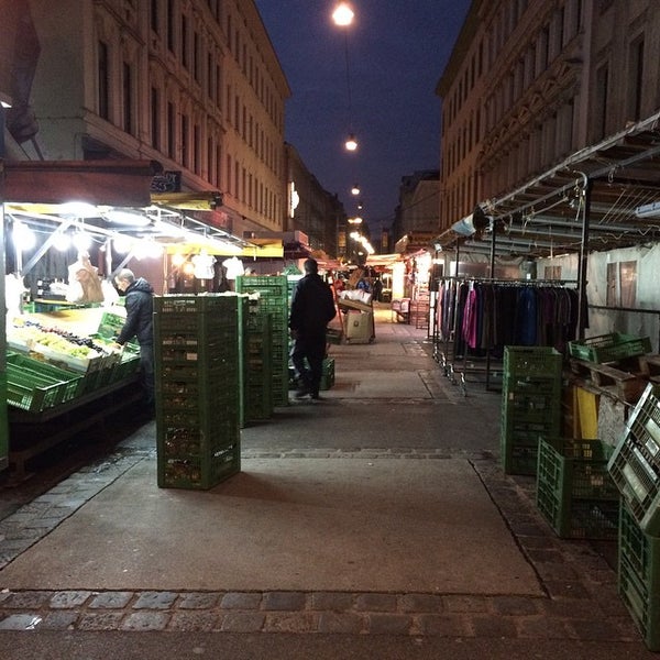 รูปภาพถ่ายที่ Brunnenmarkt โดย Andreas L. เมื่อ 10/25/2014
