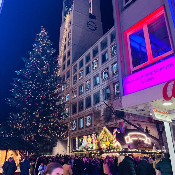 Photo taken at Stuttgarter Weihnachtsmarkt by Juanis 💃🏻 on 12/21/2019