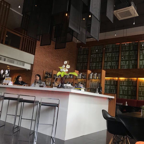 Стул secret de maison cross bar. Cross bar. Кросс кейс паб на пушкинской. Кросс паб малая дмитровка. Cross bar.