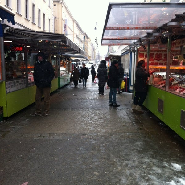 รูปภาพถ่ายที่ Brunnenmarkt โดย Odon E. เมื่อ 3/25/2013