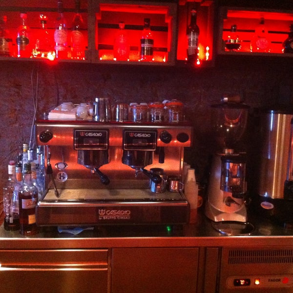 Foto diambil di ROCKSTAR Bar &amp; Cafe oleh Efim D. pada 4/16/2013