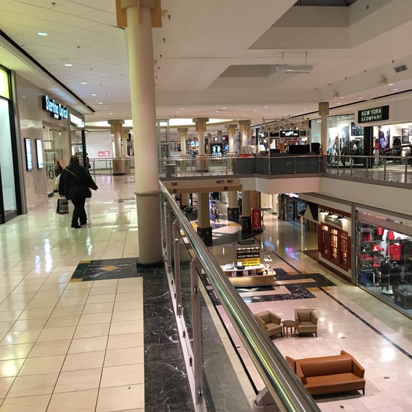 hollister montgomery mall