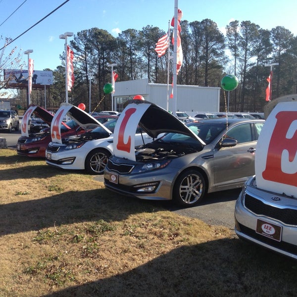 Lee Kia of Greenville 615 SW Greenville Blvd