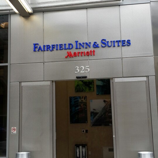 6/14/2013 tarihinde Christian A.ziyaretçi tarafından Fairfield Inn &amp; Suites by Marriott New York Midtown Manhattan/Penn Station'de çekilen fotoğraf