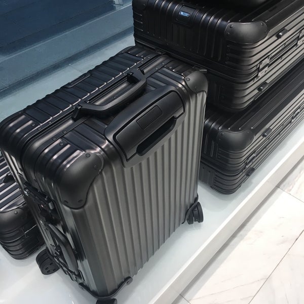 rimowa mandarin gallery
