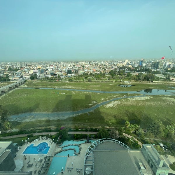 รูปภาพถ่ายที่ Adana HiltonSA โดย ali เมื่อ 4/25/2024