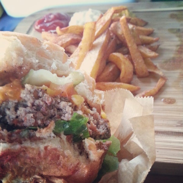 1/5/2014 tarihinde Demet K.ziyaretçi tarafından The BIG burger house'de çekilen fotoğraf