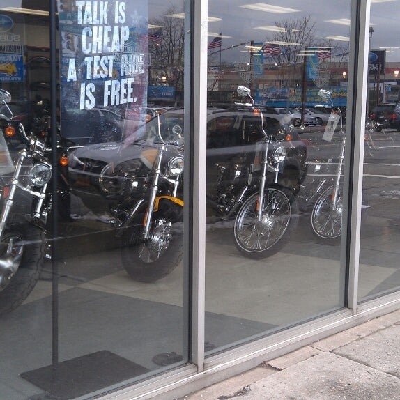 Foto diambil di Harley-Davidson of New York City oleh Anton B. pada 3/19/2013