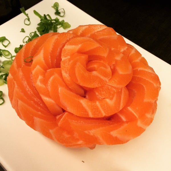 Não deixe de pedir o sashimi de Salmão ! Um dos melhores da cidade!