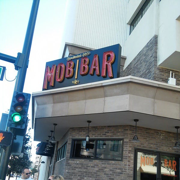 รูปภาพถ่ายที่ Mob Bar โดย NattyLee M. เมื่อ 2/15/2015
