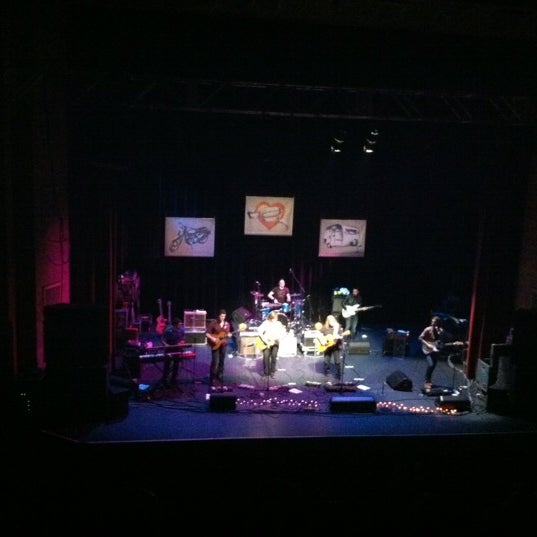 Foto tomada en State Theatre of Ithaca  por Jess M. el 10/31/2012