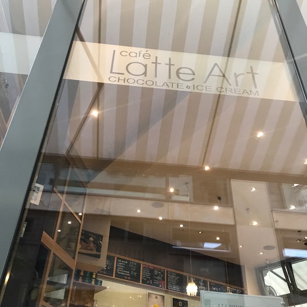 Das Foto wurde bei Café Latte Art von ﮼بوشاهين A. am 7/22/2018 aufgenommen