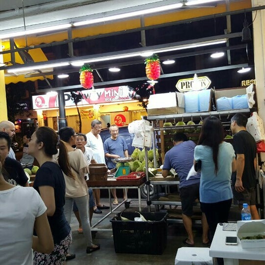 Photo taken at Leong Tee Fruit Trader (Durian) by Edgar M. on 3/6/2016