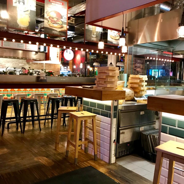 9/24/2018 tarihinde Wolframziyaretçi tarafından Burger Market - Király u.'de çekilen fotoğraf