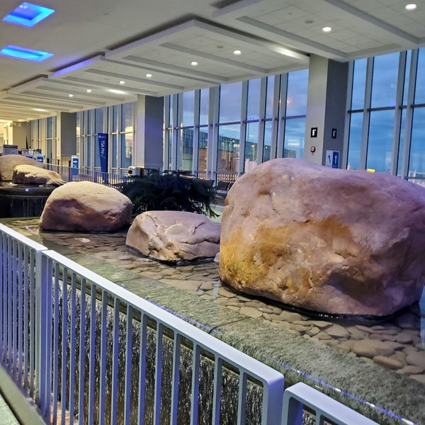 รูปภาพถ่ายที่ McGhee Tyson Airport (TYS) โดย David S. เมื่อ 4/5/2022