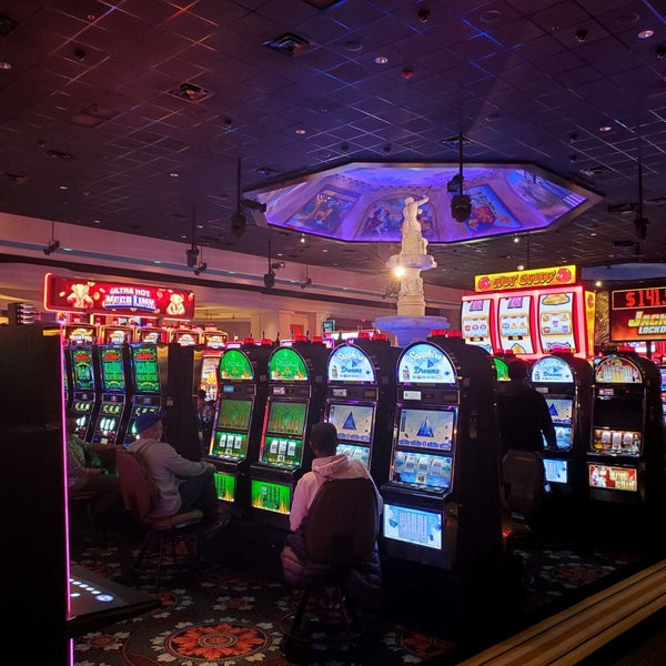 รูปภาพถ่ายที่ WinStar World Casino and Resort โดย David S. เมื่อ 12/20/2020