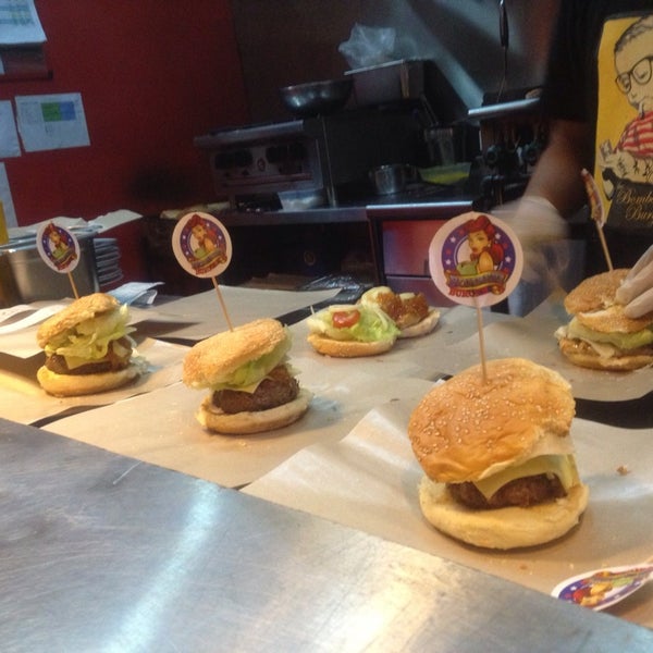 Foto scattata a Bomber&#39;s Burger da Gerard Paul C. il 8/25/2013